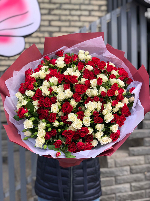 Букет из кустовых роз